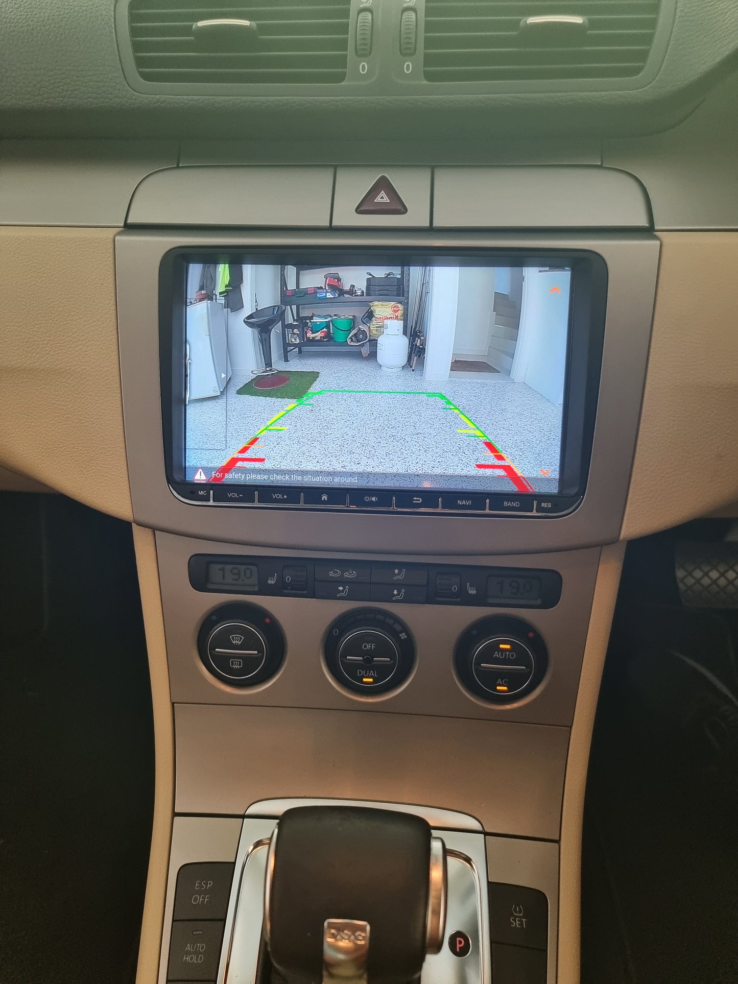 VOLKSWAGEN VW PASSAT 2006-2013 - PREMIUM HEAD UNIT UPGRADE KIT: RADIO INFOTAINMENT SYSTEM WITH WIRED & WIRELESS APPLE CARPLAY AND ANDROID AUTO COMPATIBILITY