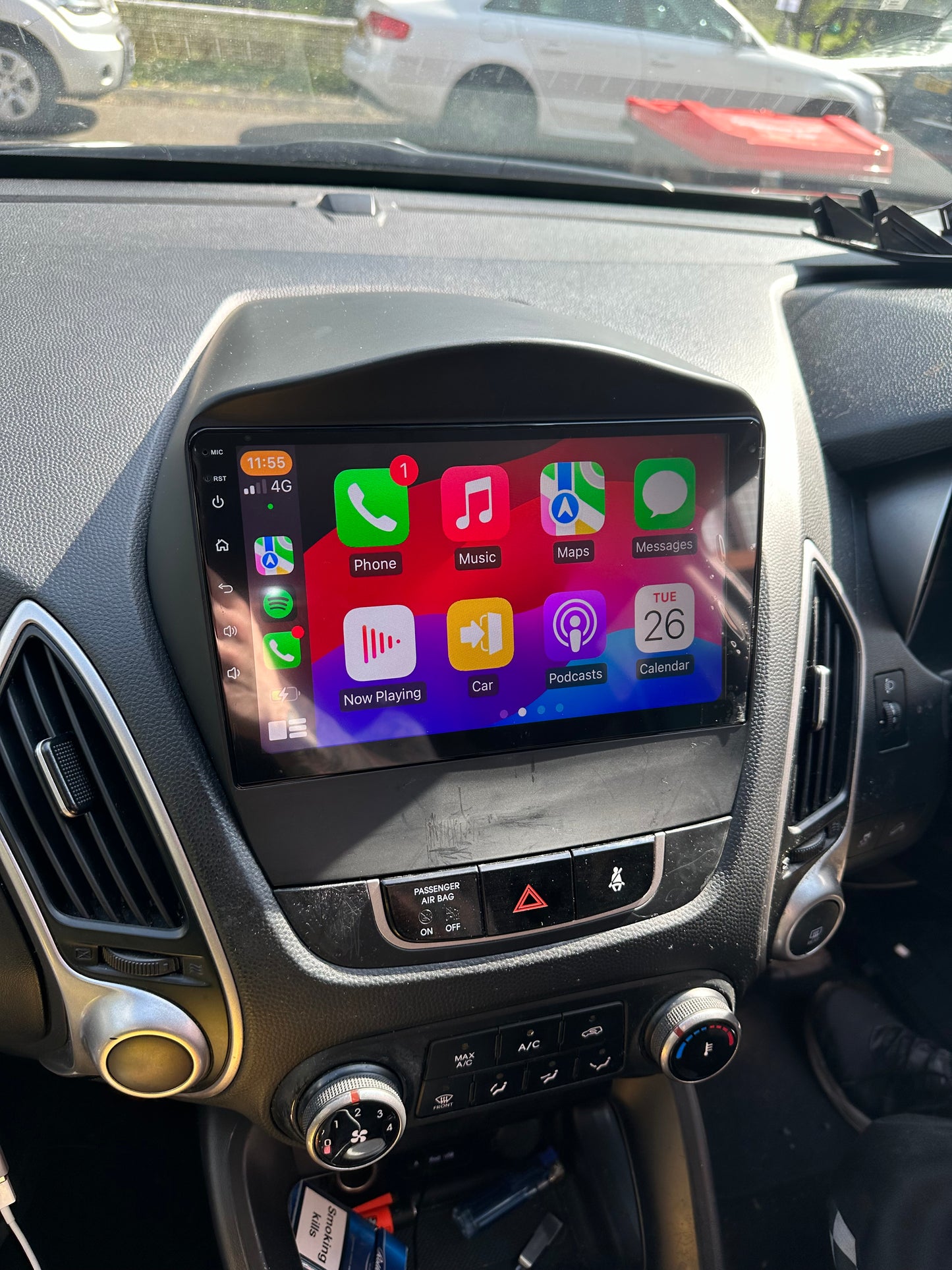 HYUNDAI IX35/TUCSON 3 2009-2015 - PREMIUM HEAD UNIT UPGRADE KIT: RADIO INFOTAINMENT SYSTEM WITH WIRED & WIRELESS APPLE CARPLAY AND ANDROID AUTO COMPATIBILITY
