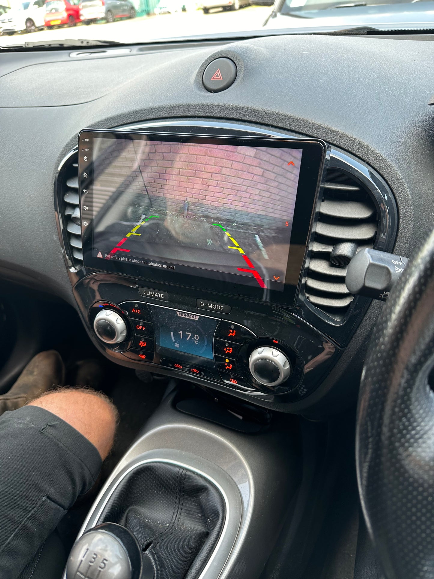 Original Reverse Camera and 360 Cameras supported on large touchscreen display