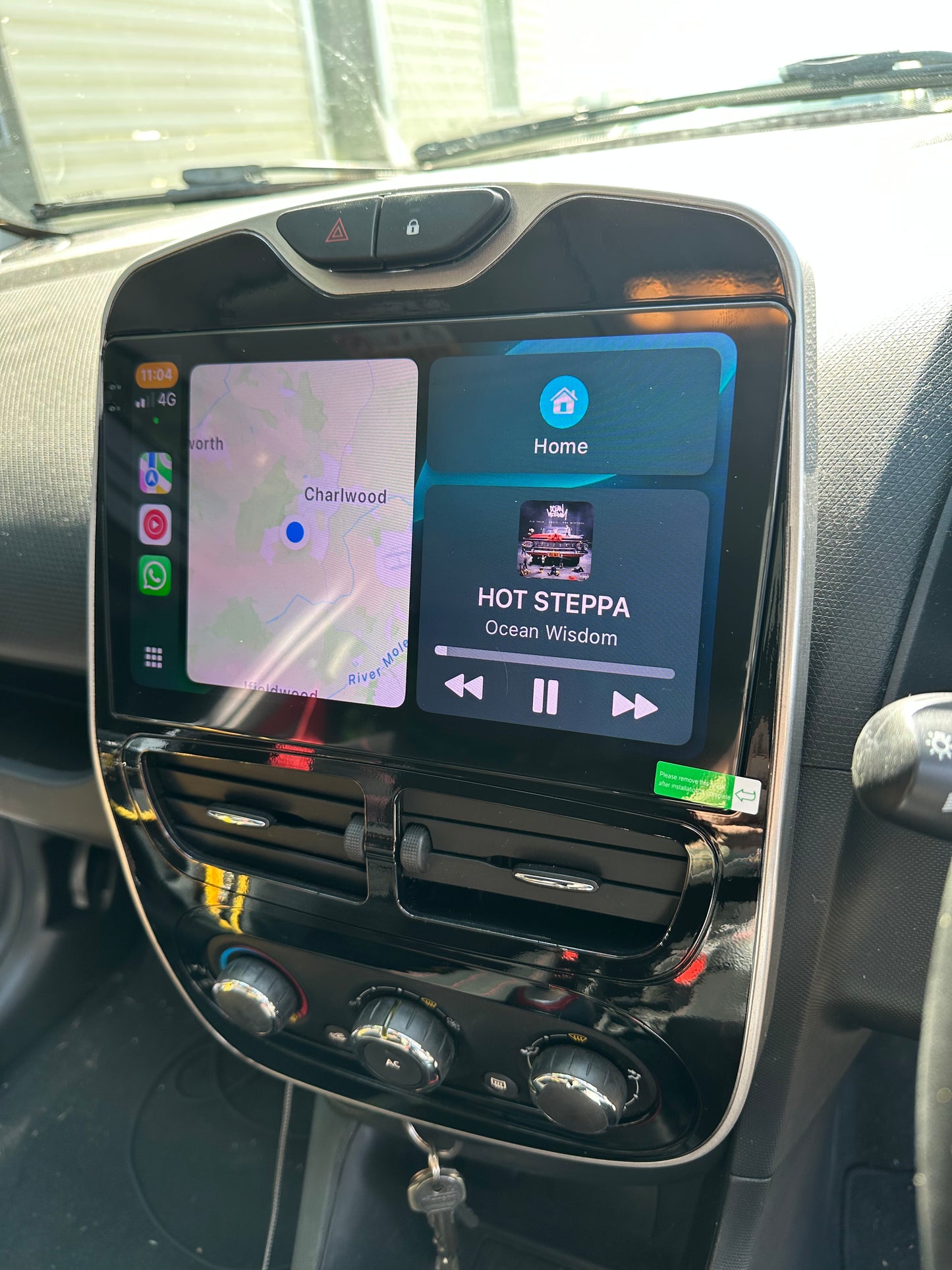 10 inch Android car screen display in a Renault Clio