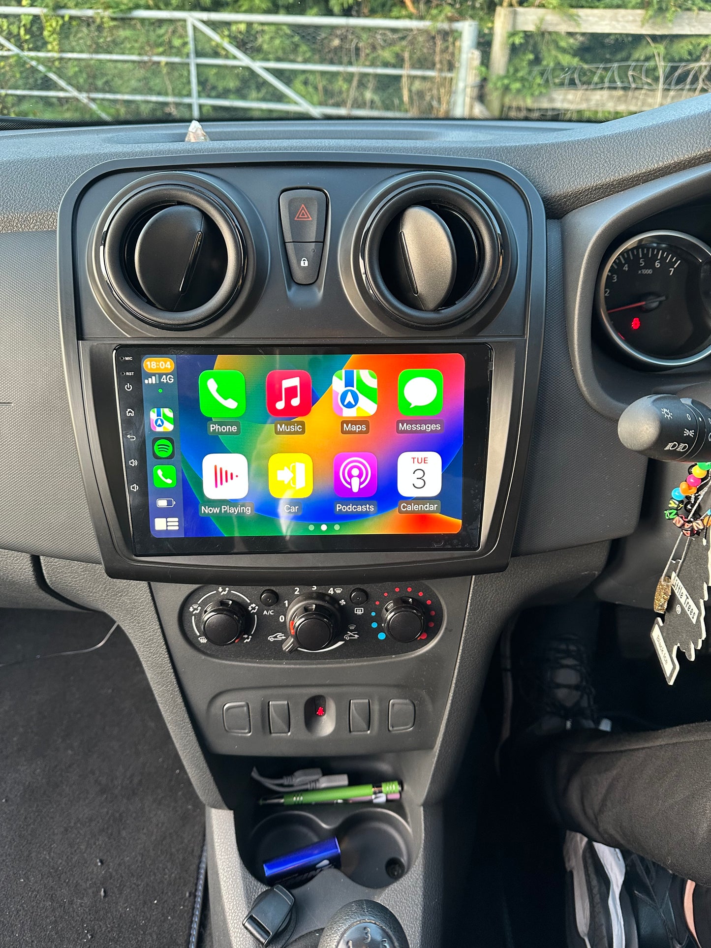 https://carscreencity.com/products/dacia?_pos=1&_psq=dacia+sa&_ss=e&_v=1.0