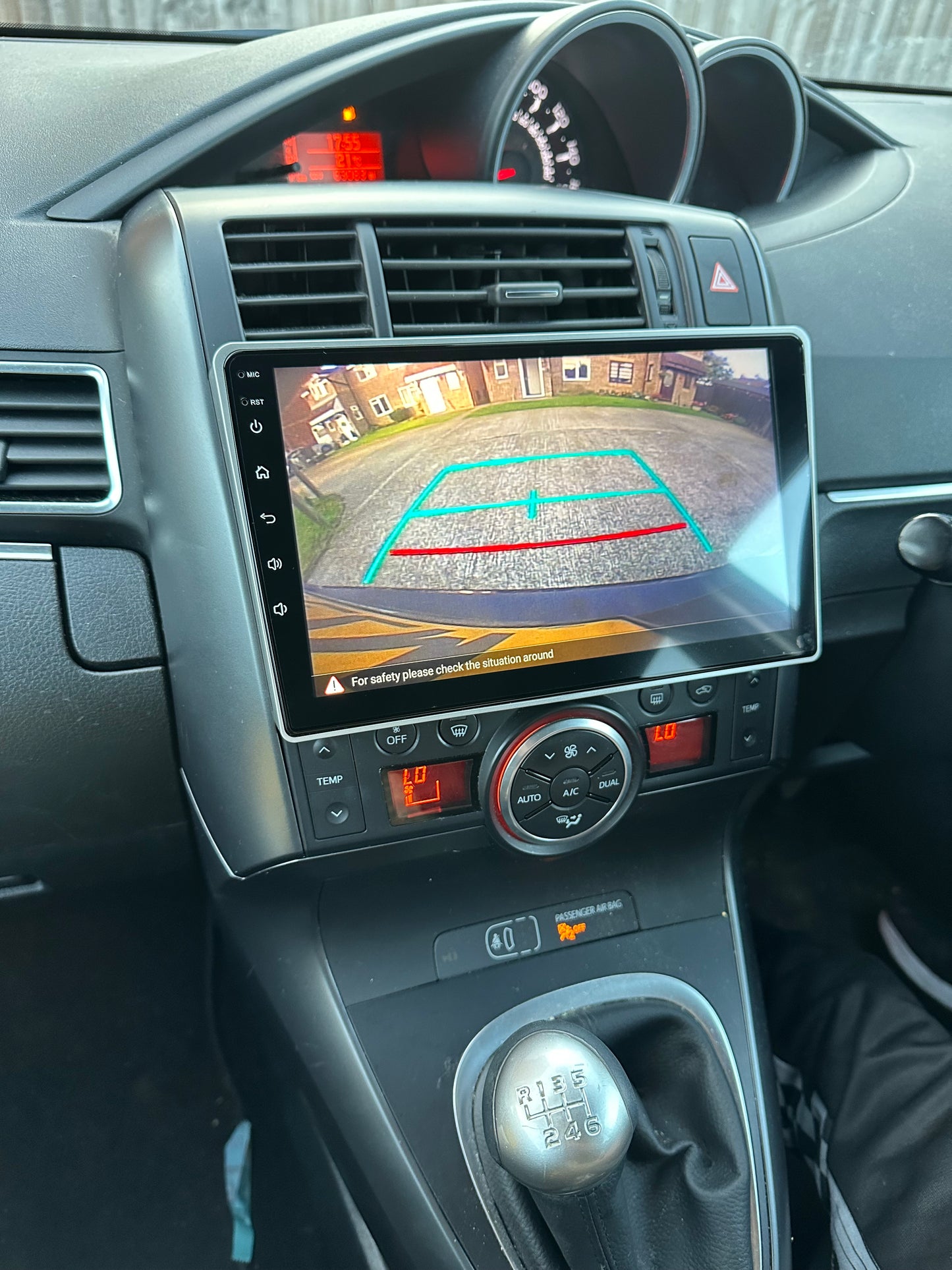 TOYOTA COROLLA VERSO 2010-2018 - PREMIUM HEAD UNIT UPGRADE KIT: RADIO INFOTAINMENT SYSTEM WITH WIRED & WIRELESS APPLE CARPLAY AND ANDROID AUTO COMPATIBILITY