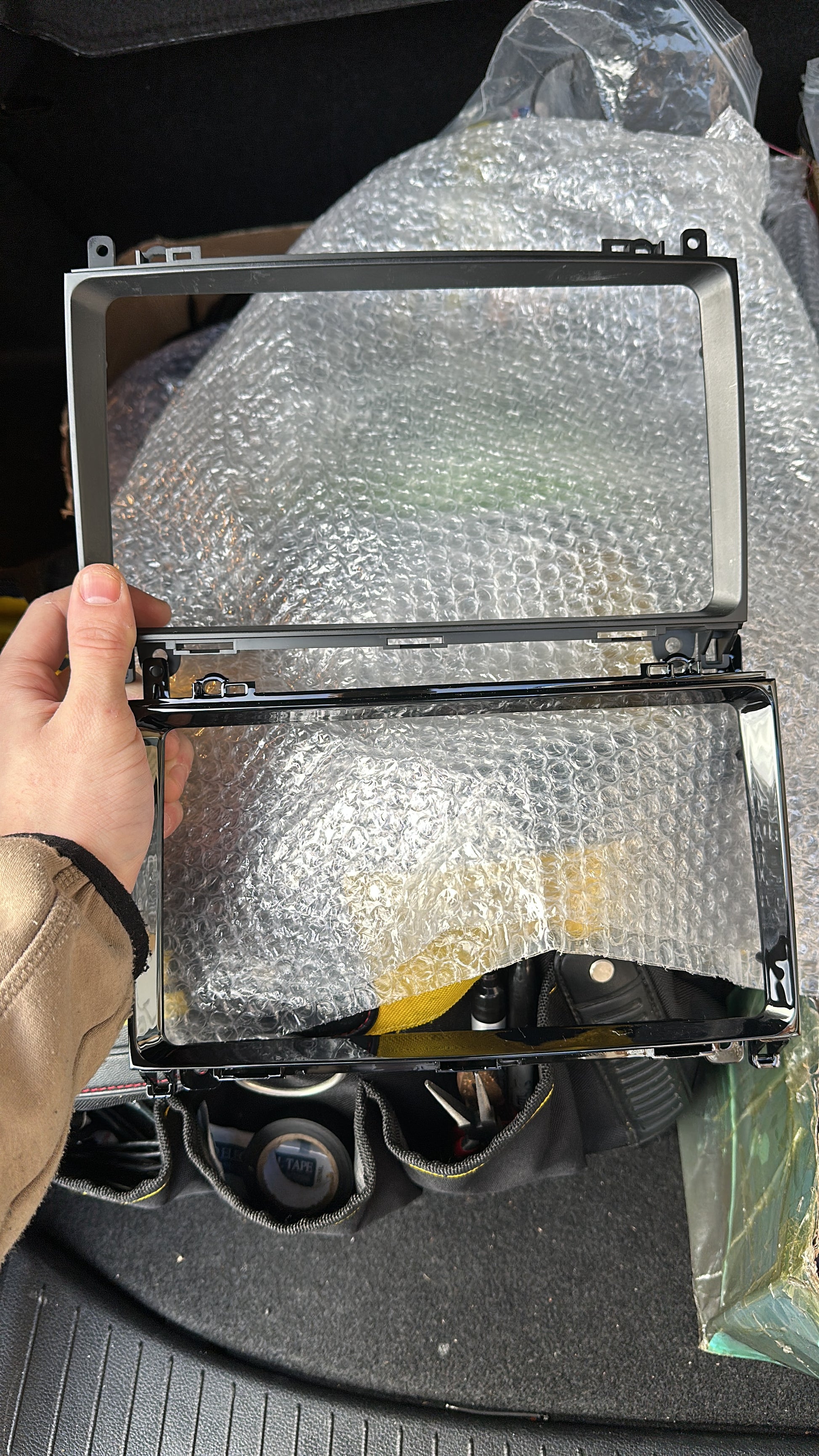 Direct fit head unit installation in Mercedes Vito