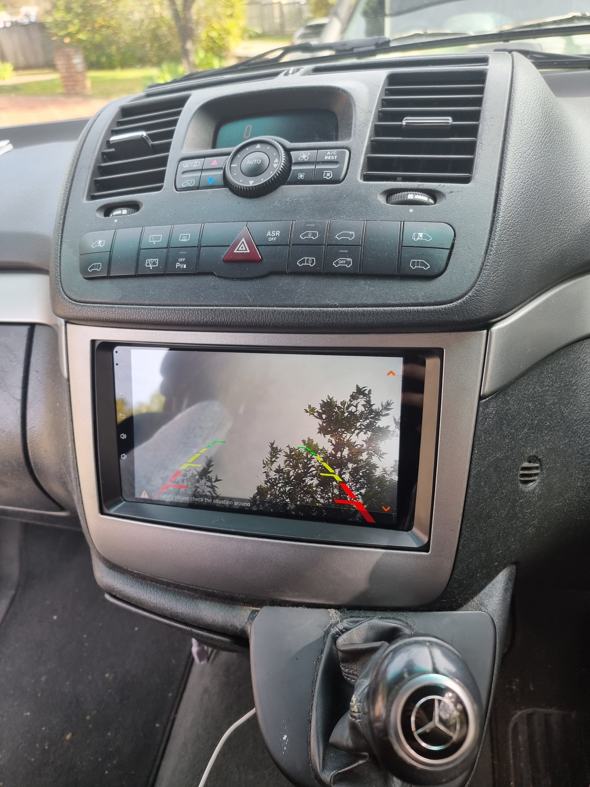 Car multimedia head unit with DAB, Bluetooth and reverse camera