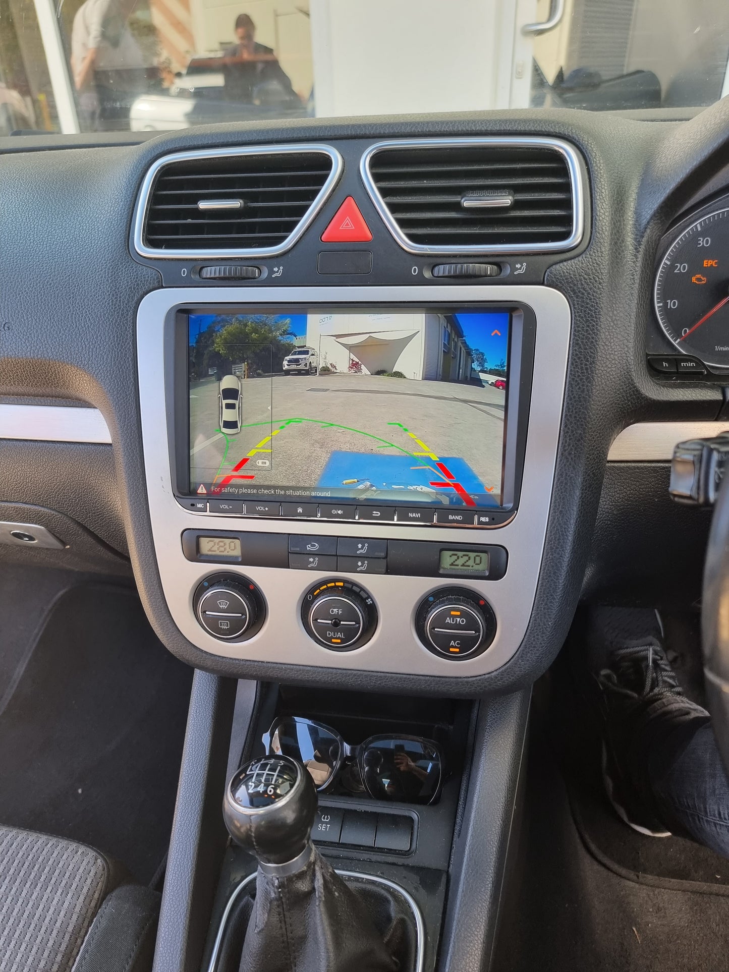 VOLKSWAGEN VW UNIVERSAL - PREMIUM HEAD UNIT UPGRADE KIT: RADIO INFOTAINMENT SYSTEM WITH WIRED & WIRELESS APPLE CARPLAY AND ANDROID AUTO COMPATIBILITY