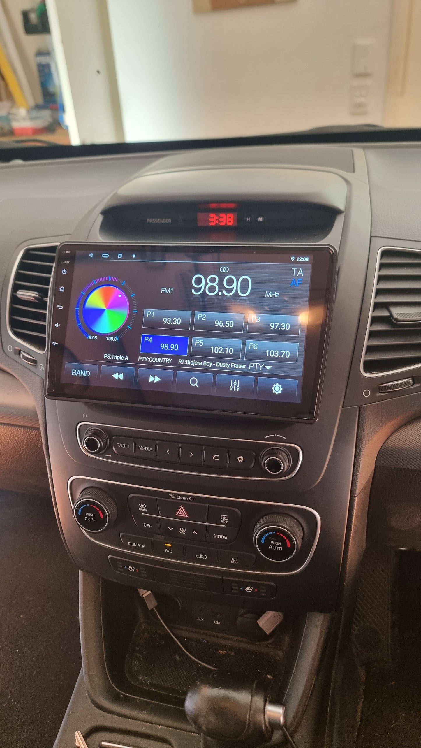 https://carscreencity.com/products/kia-sorento-2013-2015-premium-head-unit-upgrade-kit-radio-infotainment-system-with-wired-wireless-apple-carplay-and-android-auto-compatibility?_pos=1&_sid=db9630fd5&_ss=r