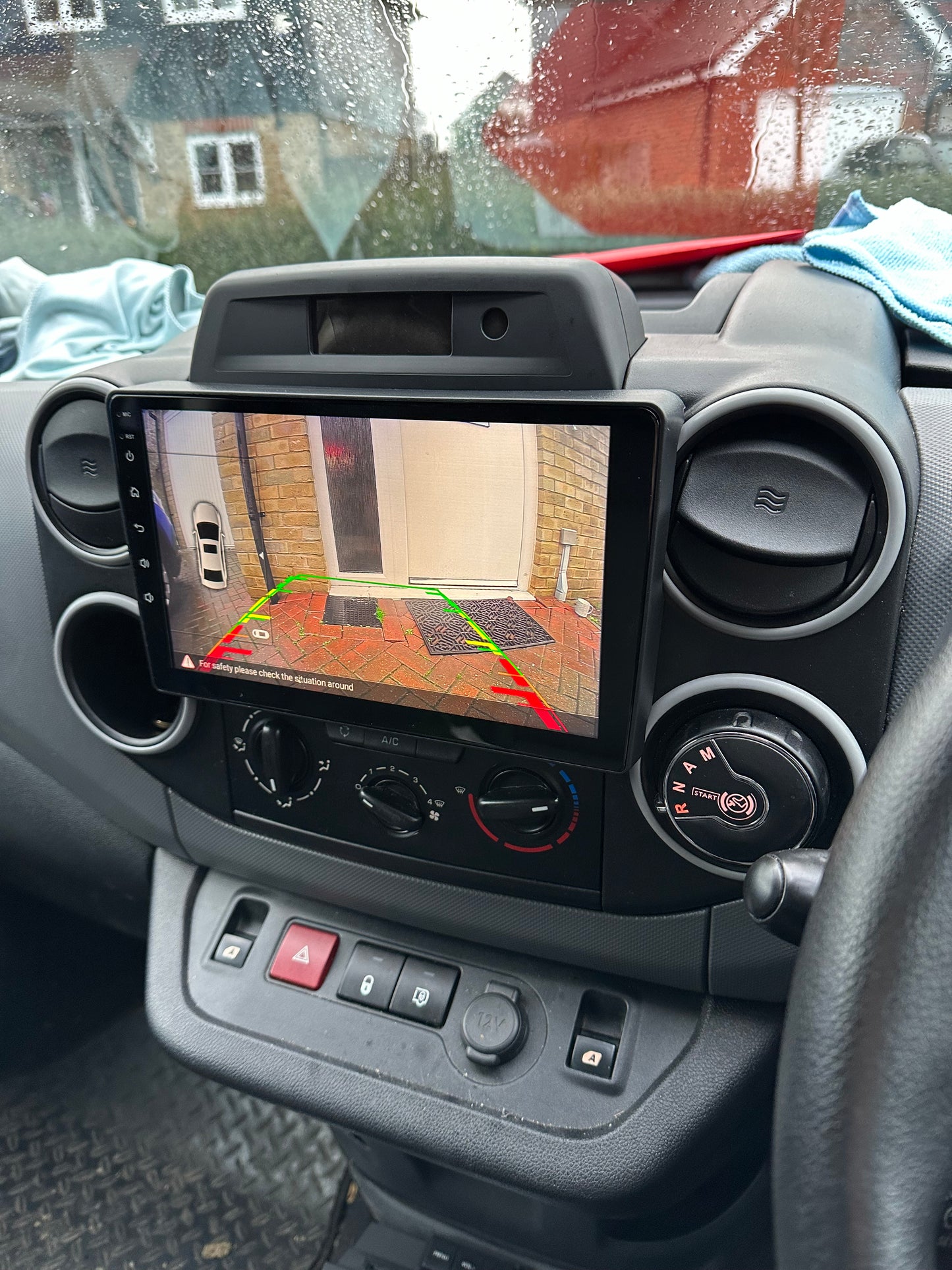 https://carscreencity.com/products/cit?_pos=1&_psq=citroen+berli&_ss=e&_v=1.0