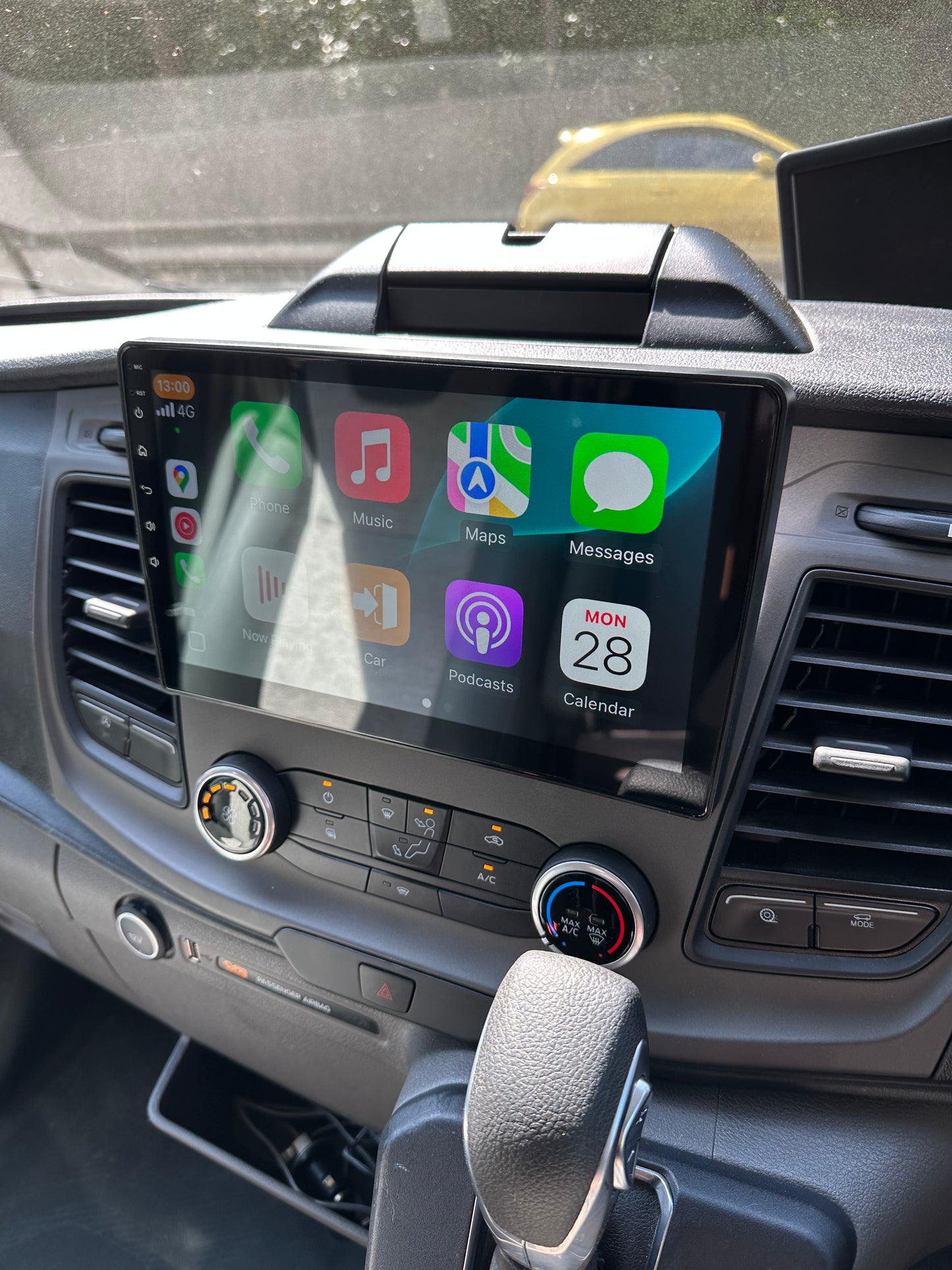 FORD TRANSIT MK-9 / TRANSIT CUSTOM 2018-2024 - PREMIUM HEAD UNIT UPGRADE KIT: RADIO INFOTAINMENT SYSTEM WITH WIRED & WIRELESS APPLE CARPLAY AND ANDROID AUTO COMPATIBILITY