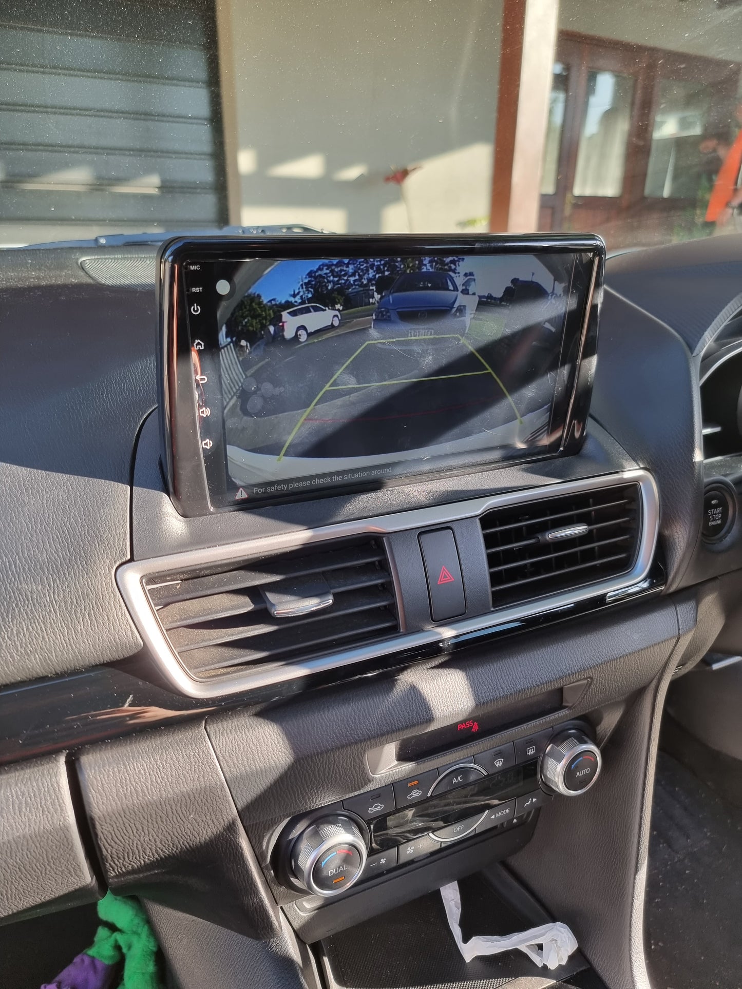 MAZDA 3 2013-2017 - PREMIUM HEAD UNIT UPGRADE KIT: RADIO INFOTAINMENT SYSTEM WITH WIRED & WIRELESS APPLE CARPLAY AND ANDROID AUTO COMPATIBILITY