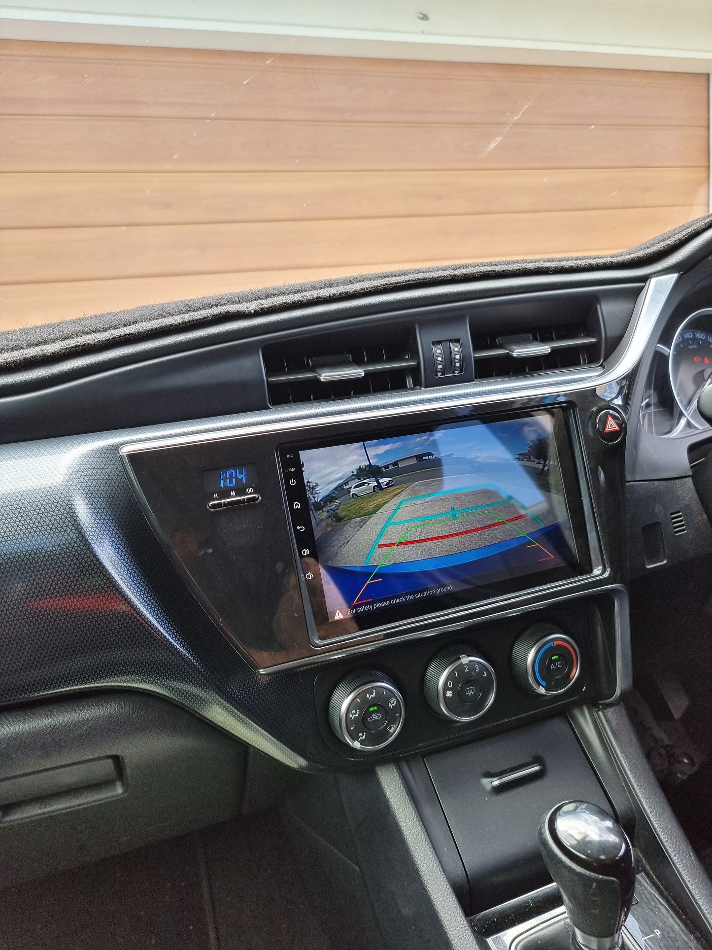 TOYOTA AURIS/COROLLA HATCHBACK (2013-2018) - Full Touchscreen Upgrade Kit - Wireless Apple CarPlay / Wireless Android Auto