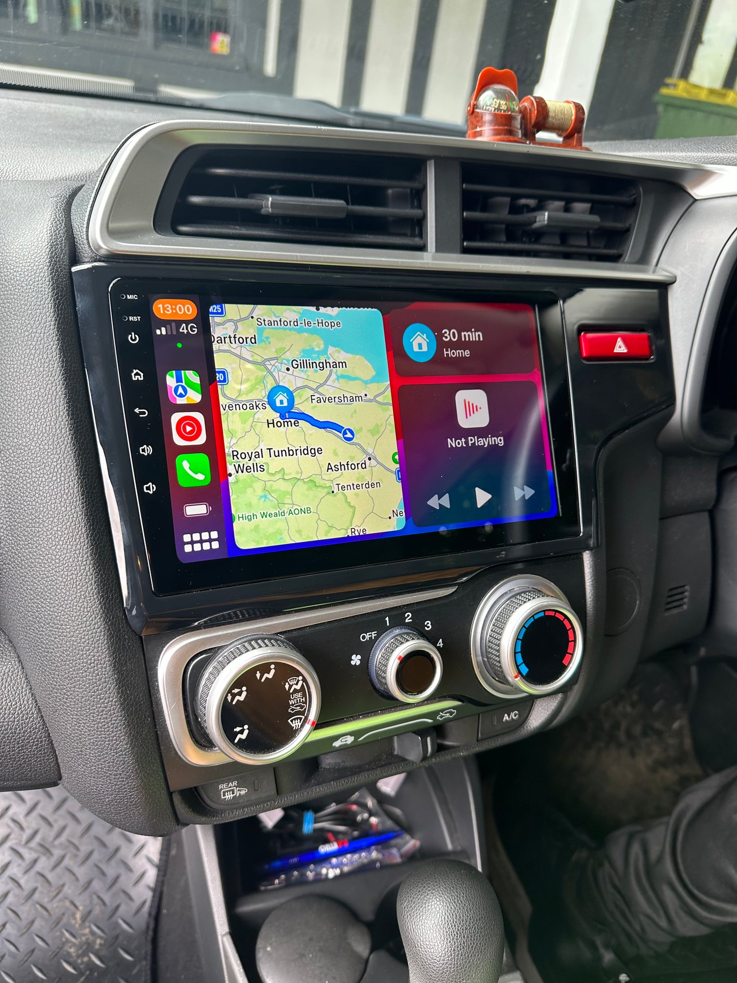 Wireless Apple Carplay navigation system, dashboard DIY installation in Honda Jazz
