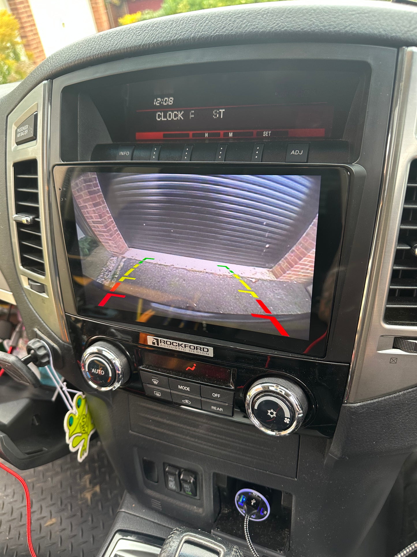 Mitsubishi Shogun 2007-2020 Wireless Apple CarPlay Upgrade Kit