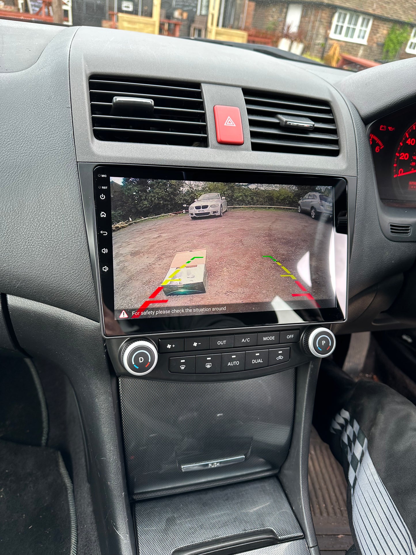 HONDA ACCORD 2003-2007 - PREMIUM HEAD UNIT UPGRADE KIT: RADIO INFOTAINMENT SYSTEM WITH WIRED & WIRELESS APPLE CARPLAY AND ANDROID AUTO COMPATIBILITY