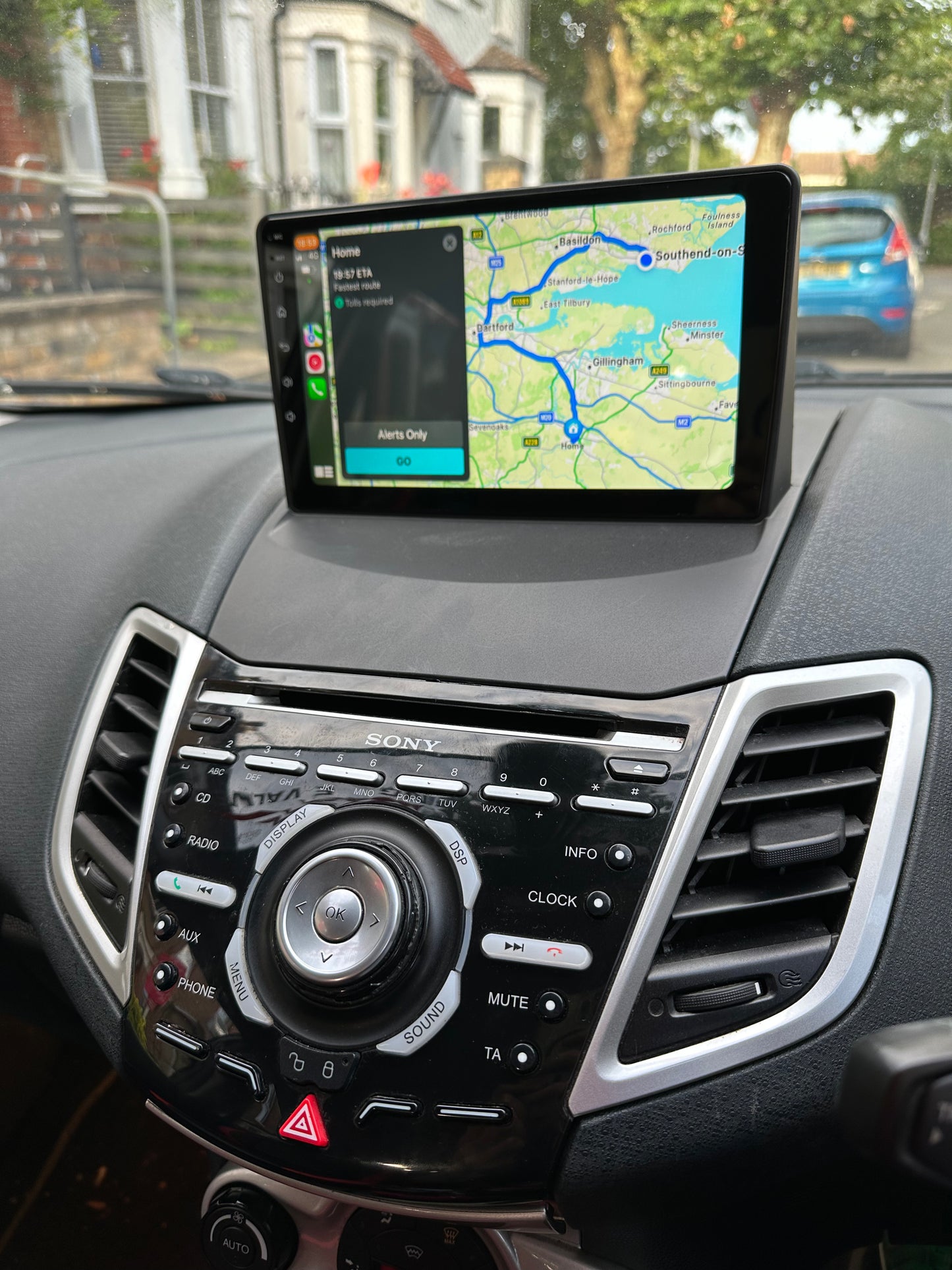 Wireless Apple Carplay navigation system, dashboard DIY installation