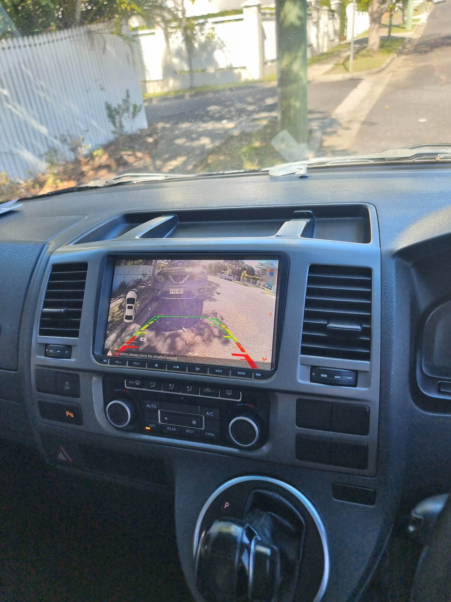 VOLKSWAGEN VW TRANSPORTER/CARAVELLE T5.1/T6 - 2010-2020 - PREMIUM HEAD UNIT UPGRADE KIT: RADIO INFOTAINMENT SYSTEM WITH WIRED & WIRELESS APPLE CARPLAY AND ANDROID AUTO COMPATIBILITY