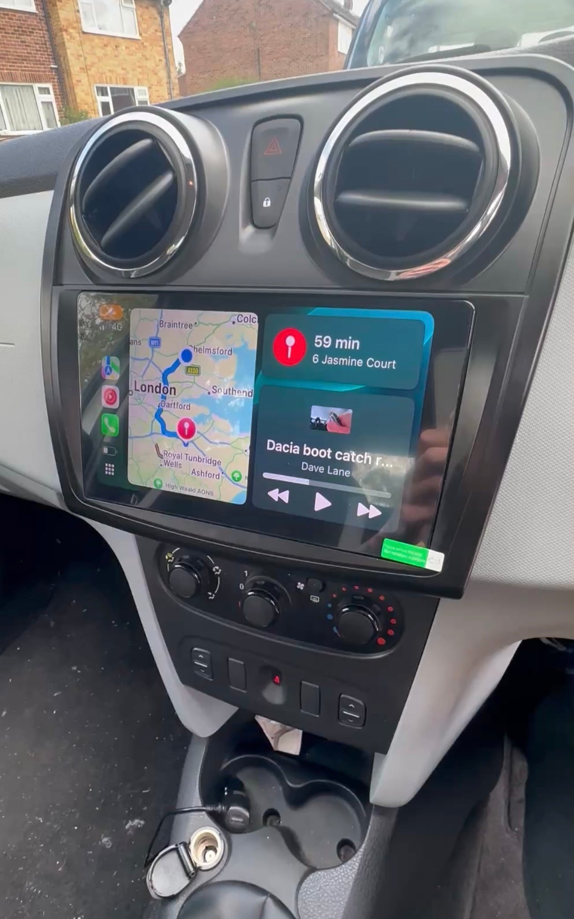 Dacia Sandero 2013-2020 Wireless Apple CarPlay Upgrade Kit