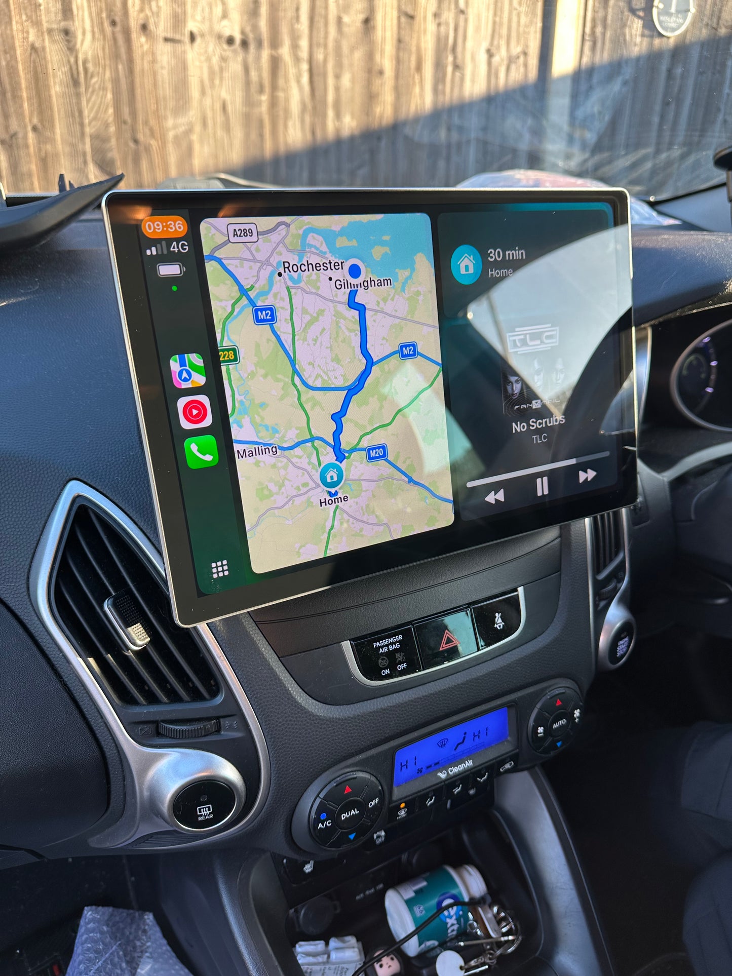 13.3 Inch Car Tablet - Wireless Apple CarPlay/Android Auto