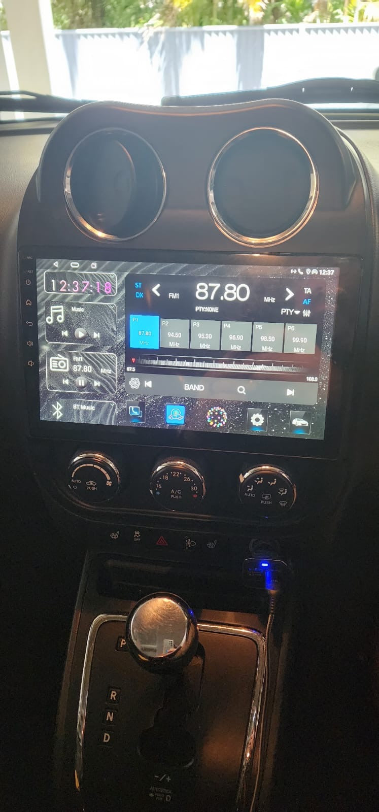 JEEP COMPASS/PATRIOT 2010-2016 - PREMIUM HEAD UNIT UPGRADE KIT: RADIO INFOTAINMENT SYSTEM WITH WIRED & WIRELESS APPLE CARPLAY AND ANDROID AUTO COMPATIBILITY