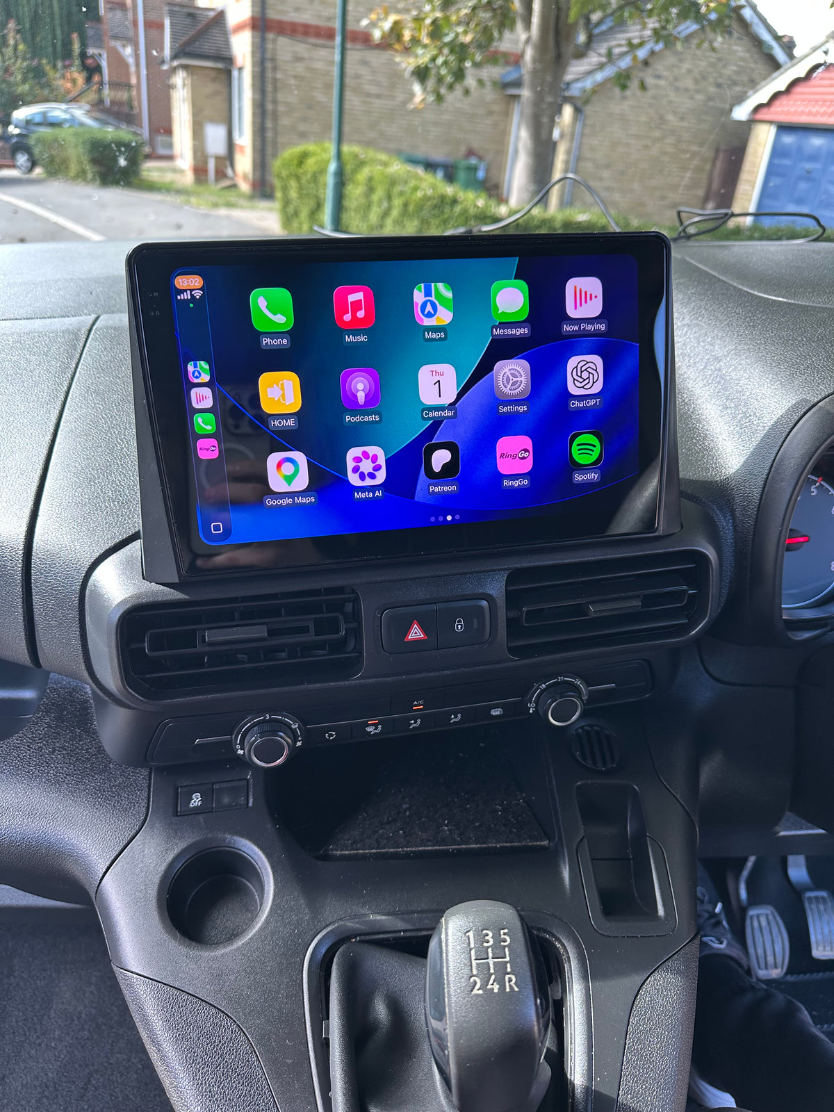Vauxhall Combo 2018–2023 fitted touchscreen displaying Apple CarPlay apps above the centre air vents.
