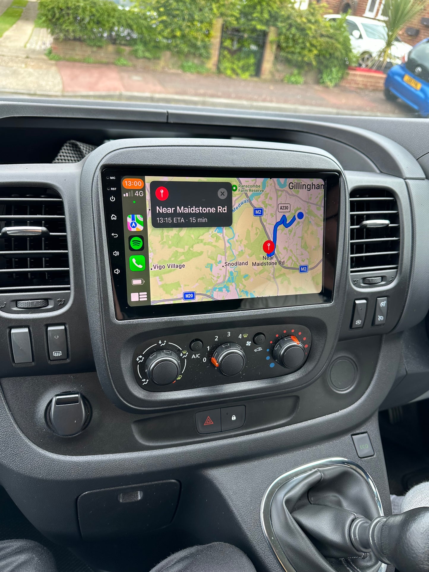 RENAULT TRAFIC III 2014-2021 - PREMIUM HEAD UNIT UPGRADE KIT: RADIO INFOTAINMENT SYSTEM WITH WIRED & WIRELESS APPLE CARPLAY AND ANDROID AUTO COMPATIBILITY