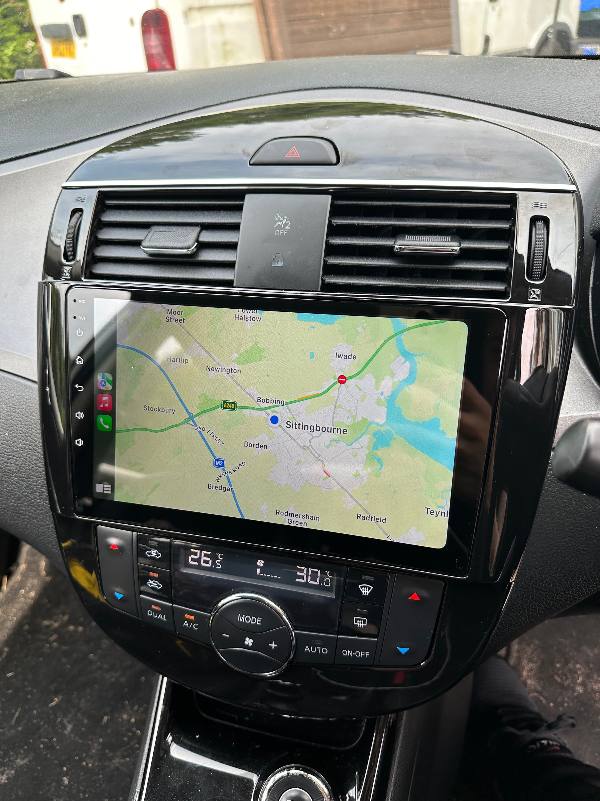 Wireless Apple Carplay navigation system, dashboard DIY installation 